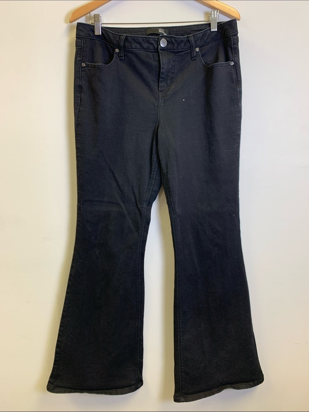 1822 Denim Women’s Wide Leg Jeans in Black